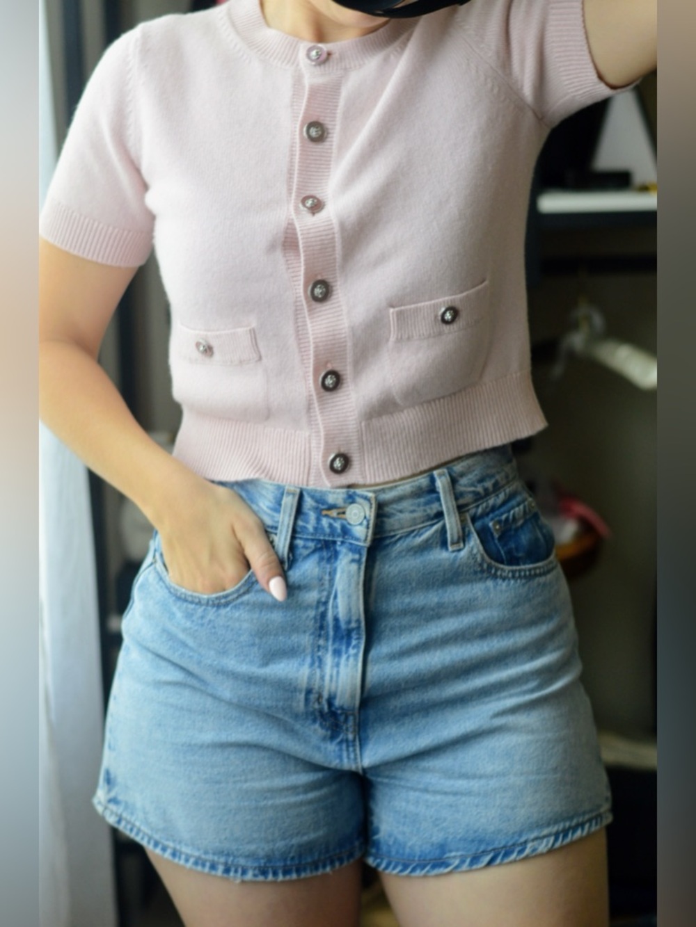 Levi’s high waisted light wash loose denim jean shorts size 26